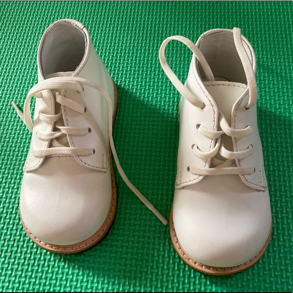 Josmo walker white leather toddler shoes size 5.5